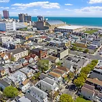 9 Bedroom, 14 Beds House Great For Big Groups Near Boardwalk, Tropicana