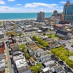 9 Bedroom, 14 Beds House Great For Big Groups Near Boardwalk, Tropicana