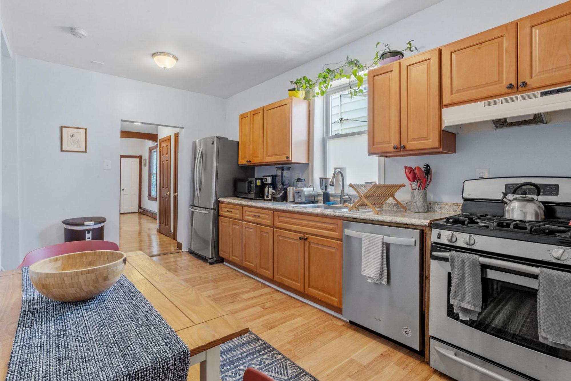 9 Bedroom, 14 Beds House Great For Big Groups Near Boardwalk, Tropicana * Atlantic City