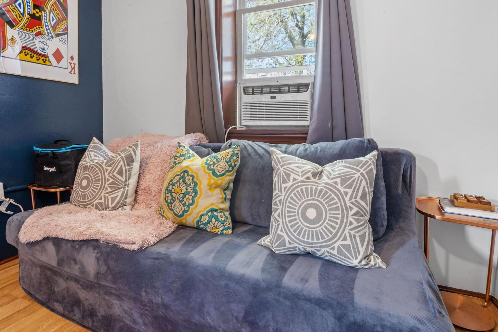 9 Bedroom, 14 Beds House Great For Big Groups Near Boardwalk, Tropicana