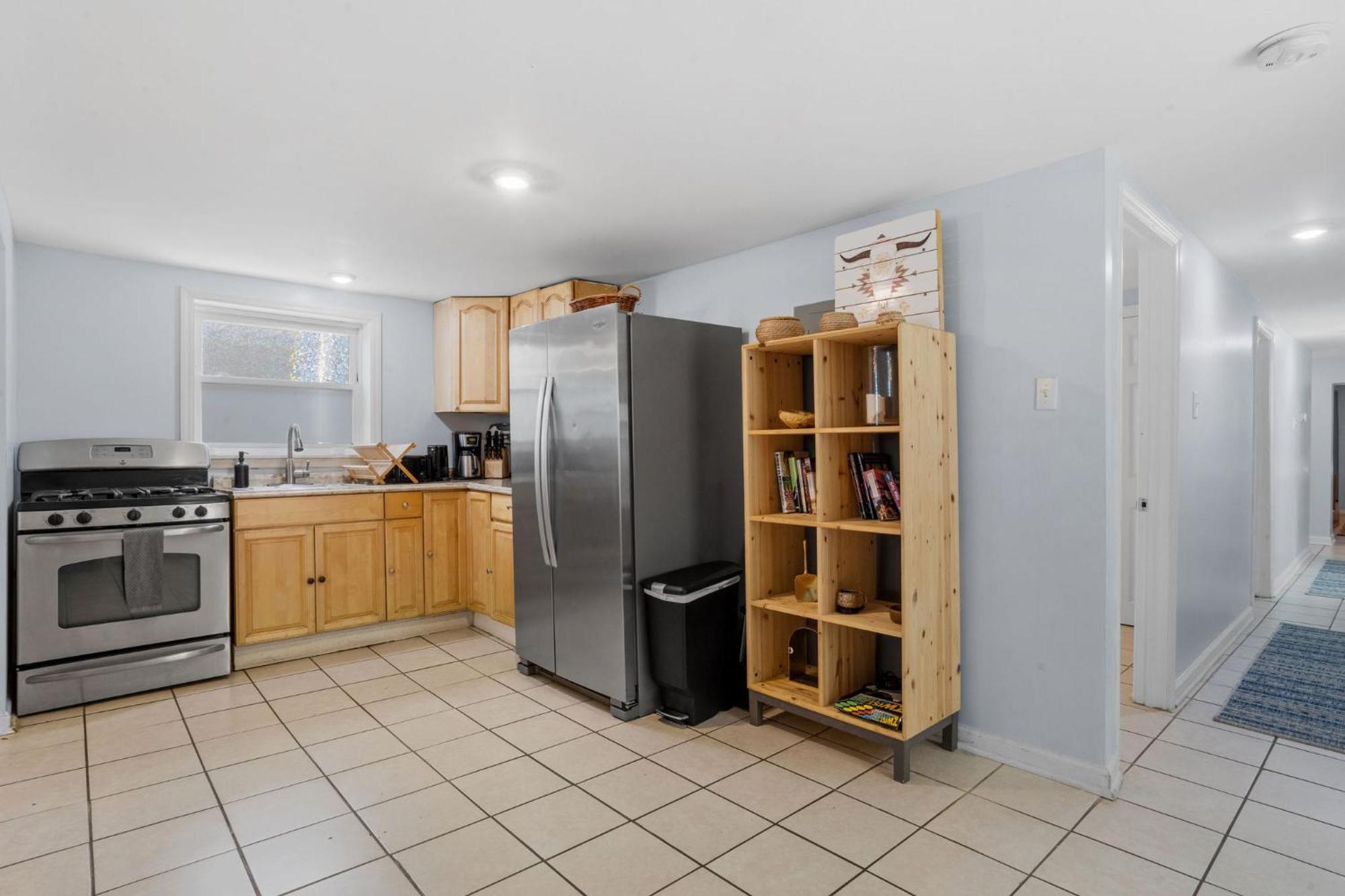 9 Bedroom, 14 Beds House Great For Big Groups Near Boardwalk, Tropicana *