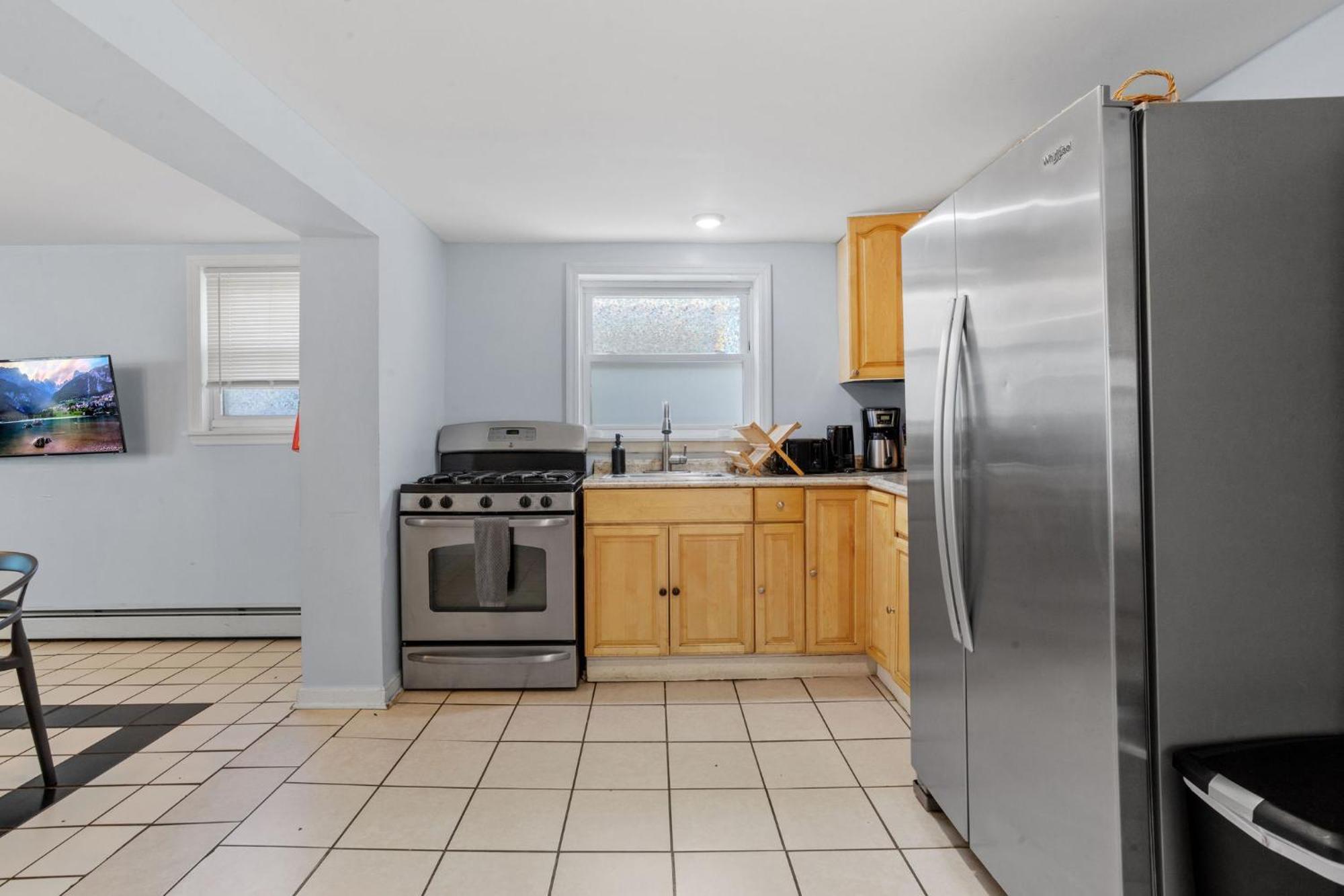 9 Bedroom, 14 Beds House Great For Big Groups Near Boardwalk, Tropicana * Atlantic City