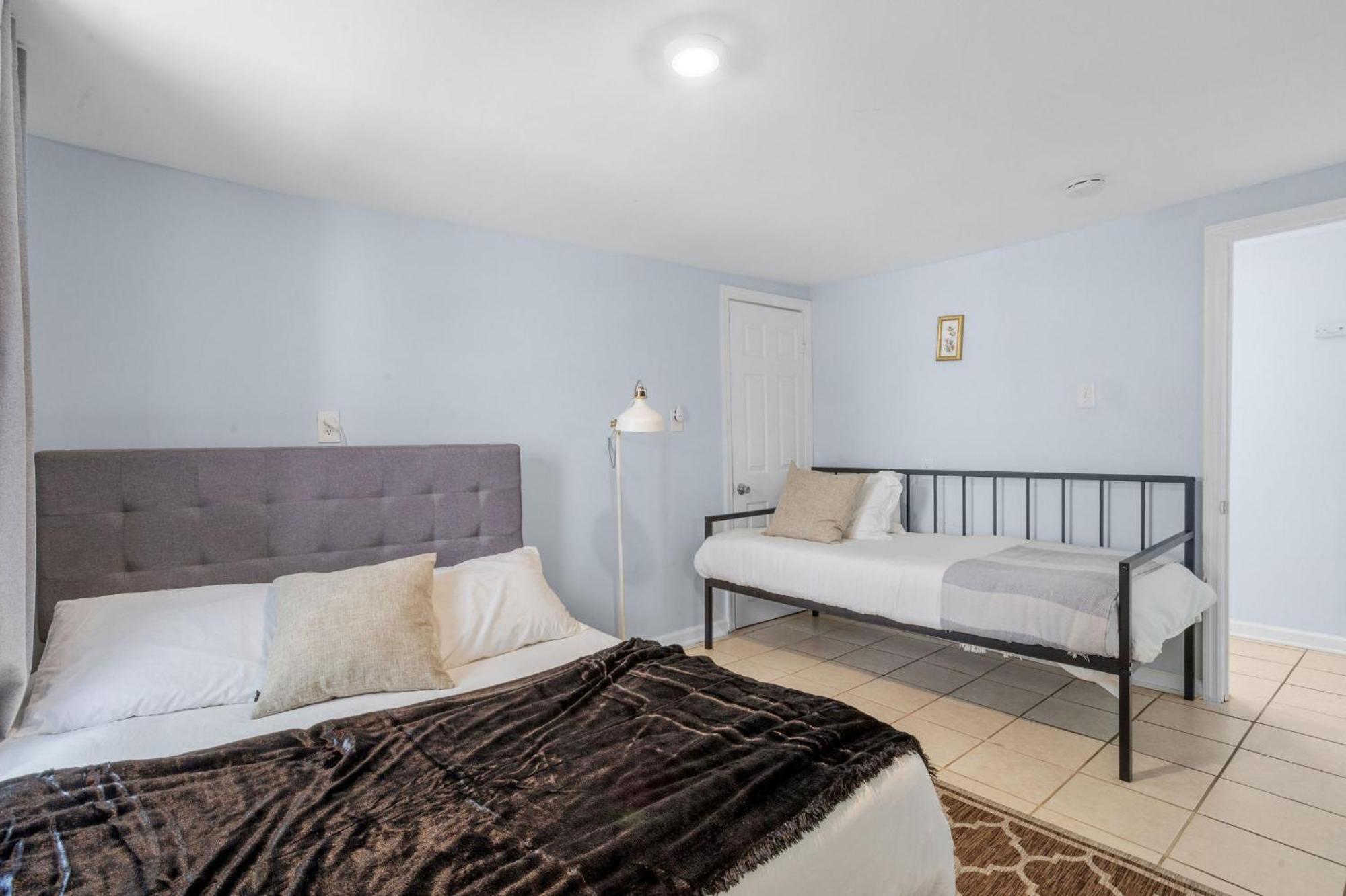9 Bedroom, 14 Beds House Great For Big Groups Near Boardwalk, Tropicana Holiday home *