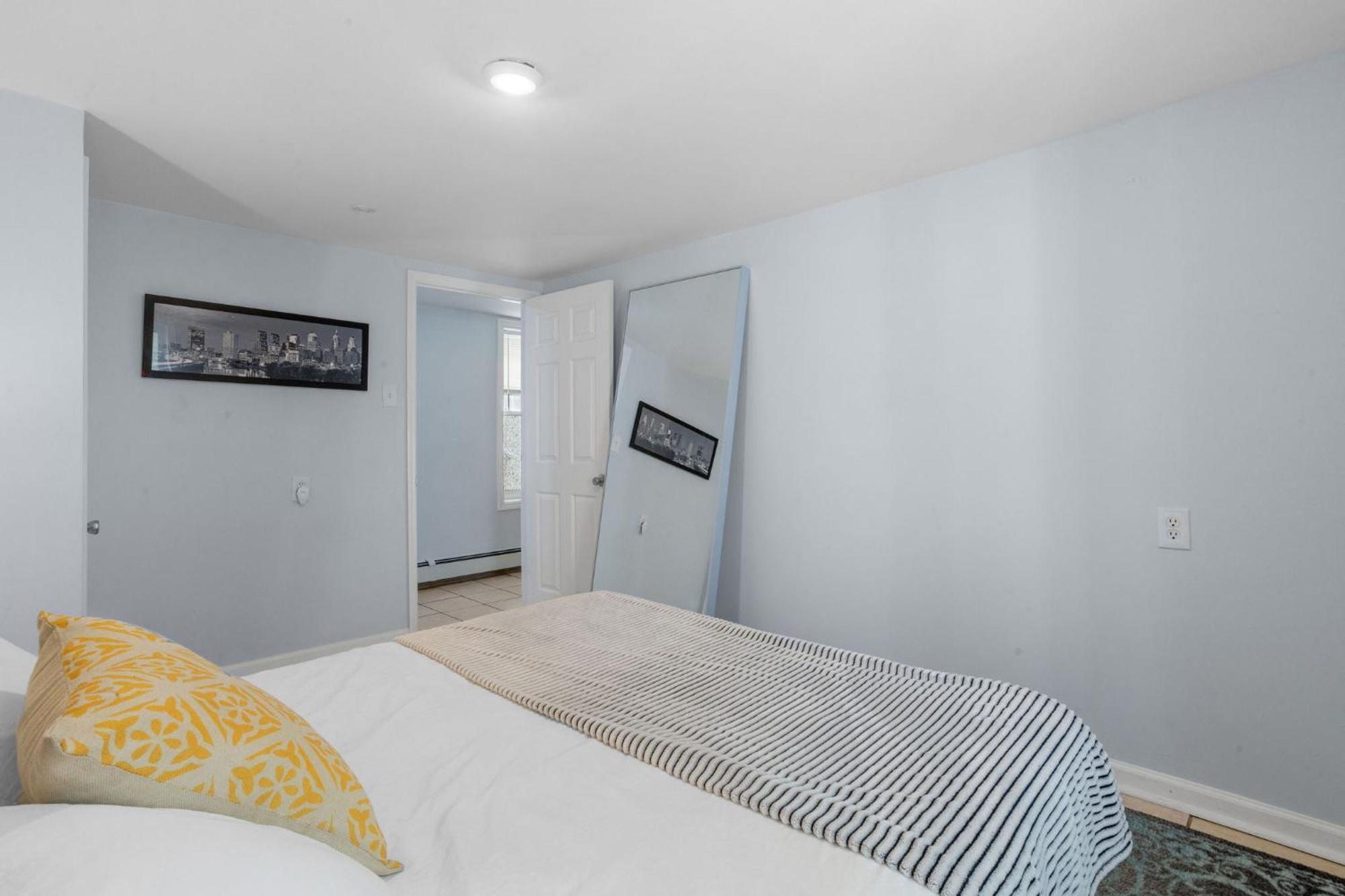 9 Bedroom, 14 Beds House Great For Big Groups Near Boardwalk, Tropicana