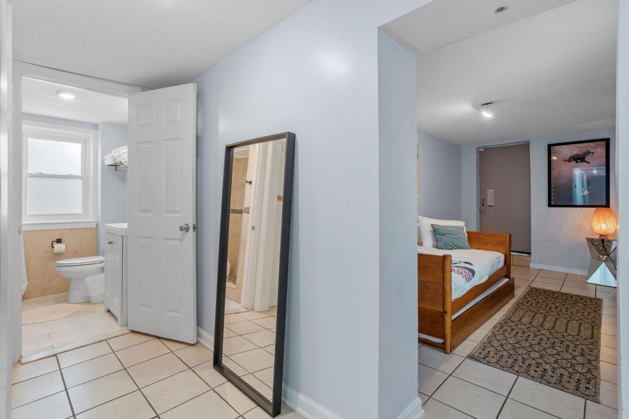Holiday home 9 Bedroom, 14 Beds House Great For Big Groups Near Boardwalk, Tropicana *