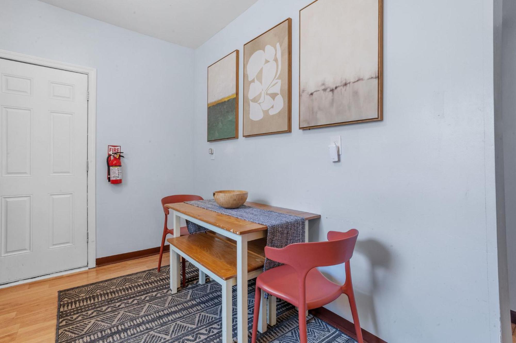 9 Bedroom, 14 Beds House Great For Big Groups Near Boardwalk, Tropicana