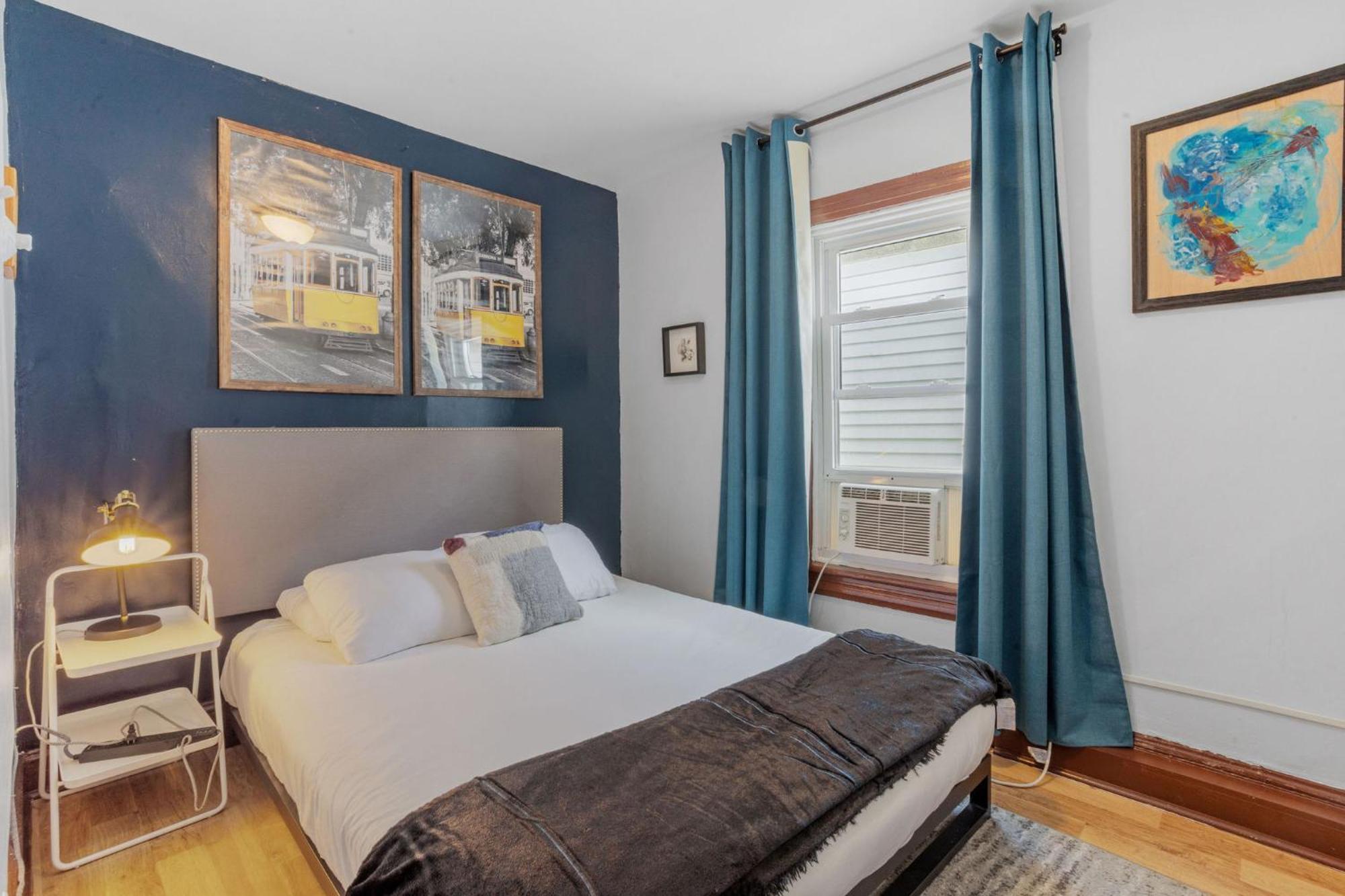 9 Bedroom, 14 Beds House Great For Big Groups Near Boardwalk, Tropicana Holiday home